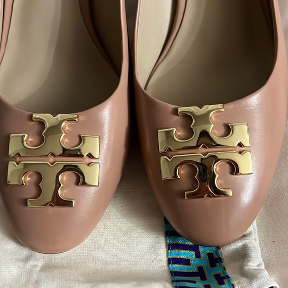 Authentic like new in box Tory Burch blush pink pumps size 7.5 - Picture 2 of 7